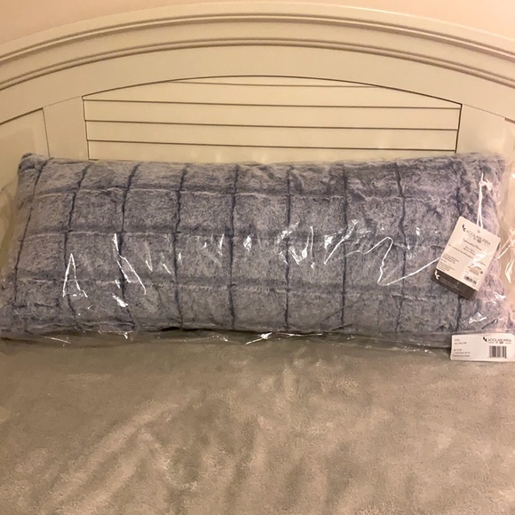 Koolaburra by UGG Izzel Body Size Decorative Pillow Throw - Picture 2 of 8